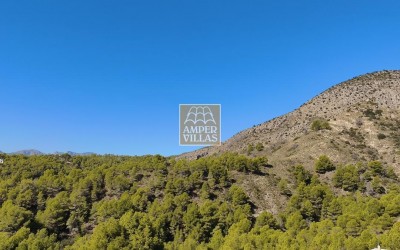 A penthouse with a spacious terrace and lovely views of the sea, the mountains and Altea.